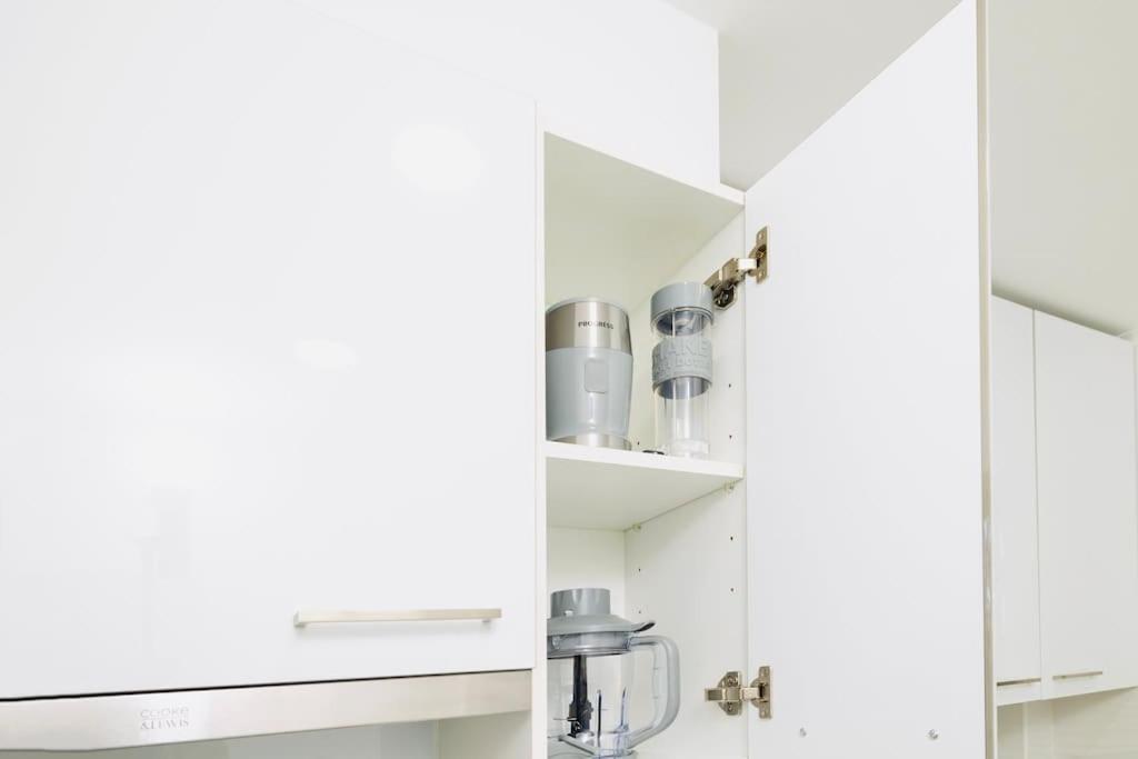 Modern 3 Bedroom Flat In Appartement *